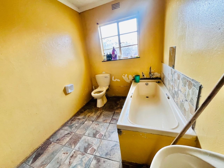 3 Bedroom Property for Sale in Molifi Tau Kloof Free State